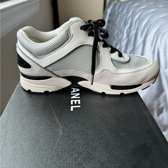 CHANEL SNEAKERS. White/grey/silvr/blk. 2022 collection. Excellent condition! - Picture 5 of 11